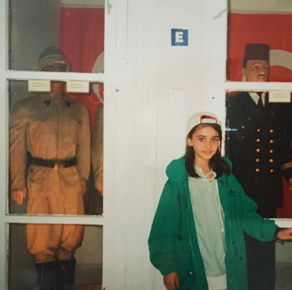 Ünlü isim geçmişe götürdü: "Oyuncu olacağını nasıl anlamadın" (Ünlülerin çocukluk ve gençlik halleri) - 641