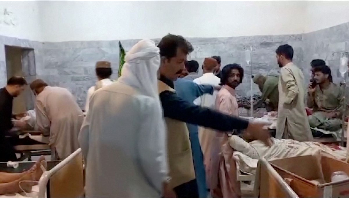 SON DAKİKA HABERİ: Pakistan'da Mevlit Kandili etkinliğine bombalı saldırı SON DAKİKA HABERİ: Pakistan'da Mevlit Kandili etkinliğine bombalı saldırı