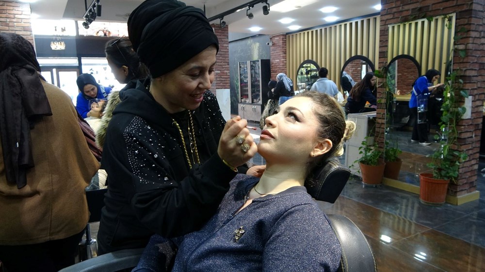 Depremde 4 çalışanını ve dükkanını kaybetti, pes etmeyip yeni iş yerini açtı - 1