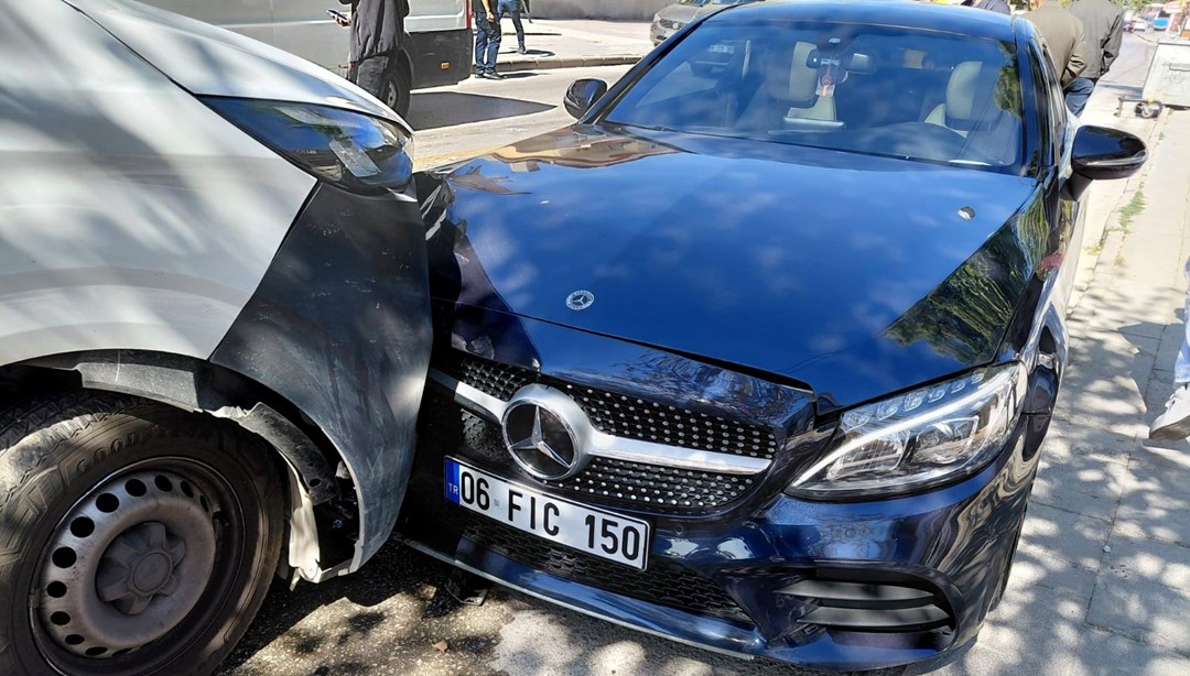 Ankara'da iki otomobil çarpıştı: 2  yaralı