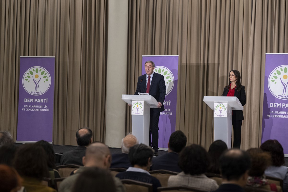 Hatimoğulları konuşmasında sürecin yalnızca siyasi değil, kültürel ve topmlusal bir dönüşüm süreci olduğunu söyledi.