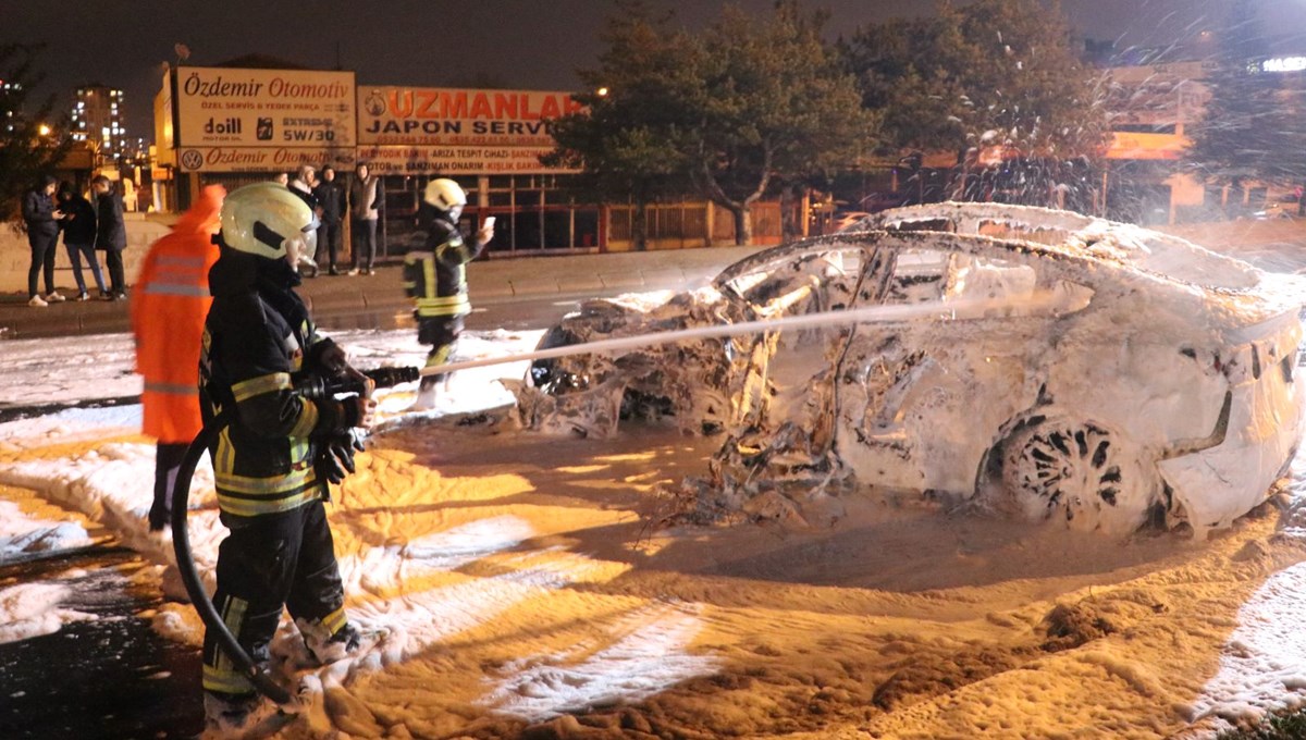 Kayseri'de feci kaza | Ağaca çarpan otomobil alev aldı: Sürücü öldü