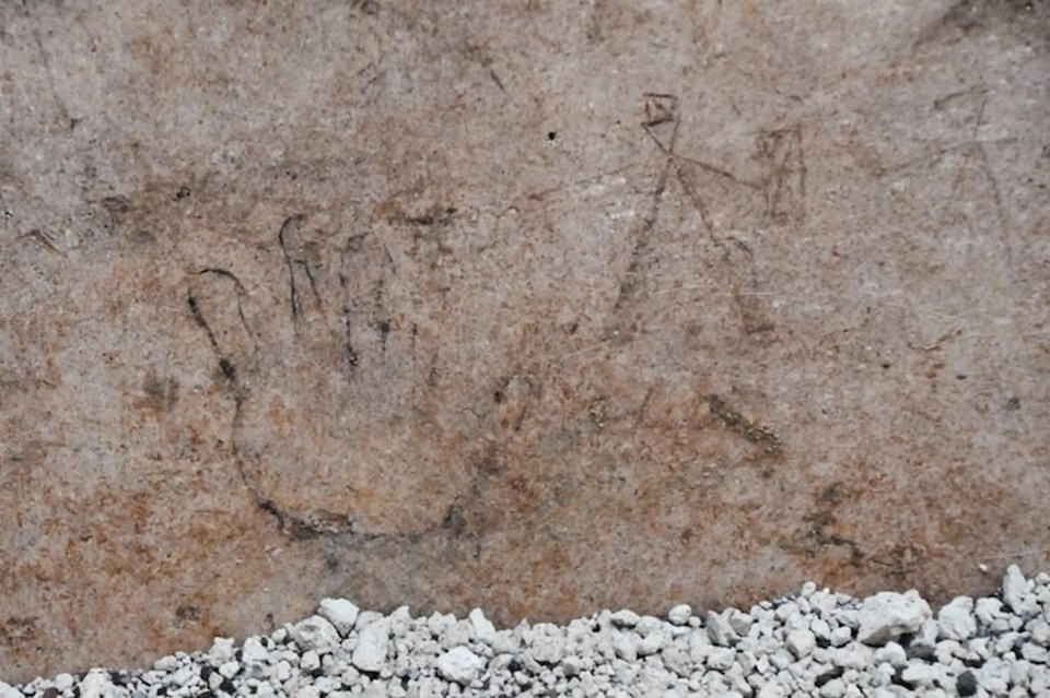 Pompeii'de yeni keşif: Çocukların çizdiği gladyatör çizimleri bulundu - 1