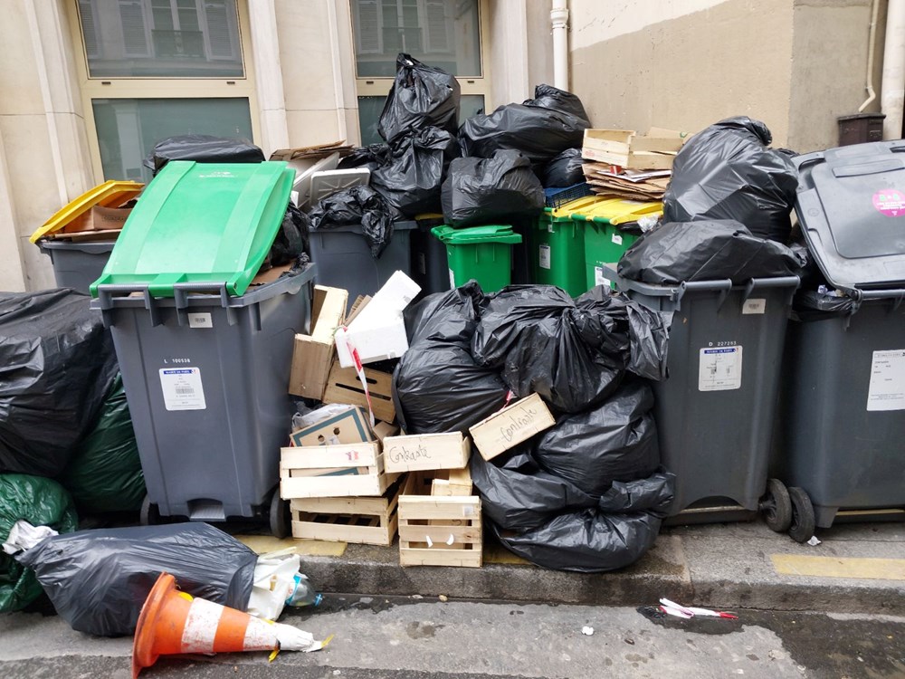 Paris'te binlerce ton çöp birikti: Mezarda emeklilik istemiyoruz - 3