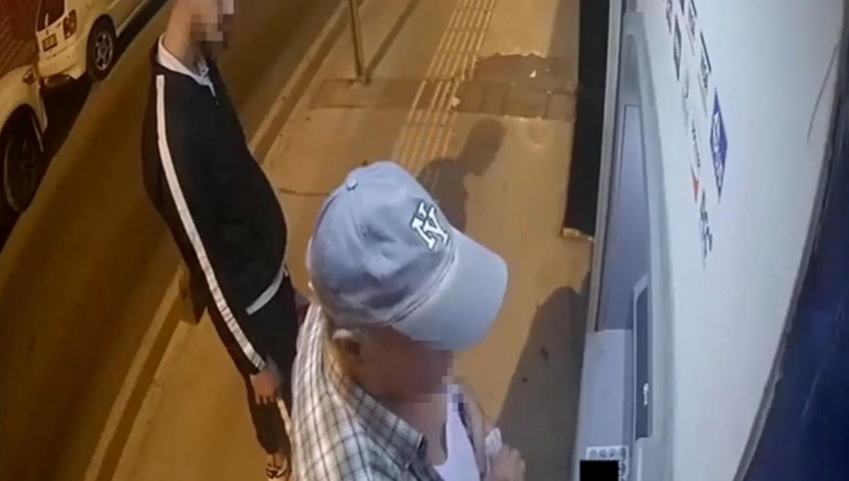 Emekliye ATM önünde gasp: Saldırıp parasını çaldı Emekliye ATM önünde gasp: Saldırıp parasını çaldı