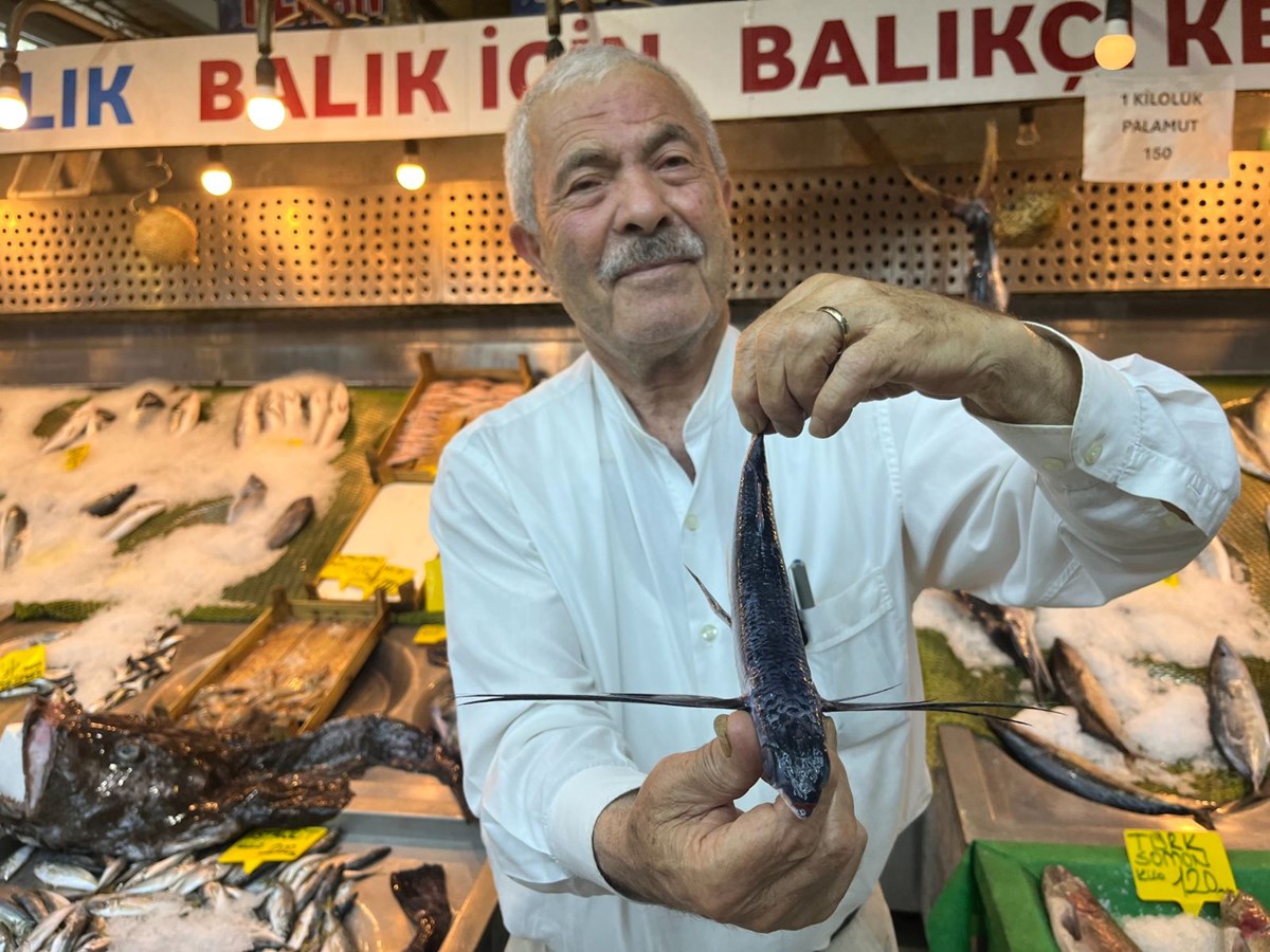 Marmara Denizi'nde yakalandı! Uçan balığa büyük ilgi