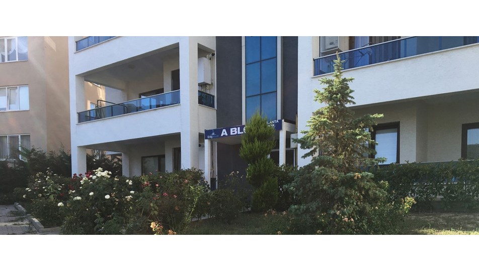 Reddettiği kızı ile görüşmek isteyen karısını öldürdü