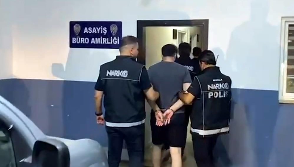 Ruhsatsız silaha altı tutuklama