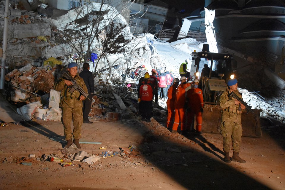 Malatya'da 5,6'lık deprem | Arama çalışmaları çökme riski nedeniyle durduruldu - 2