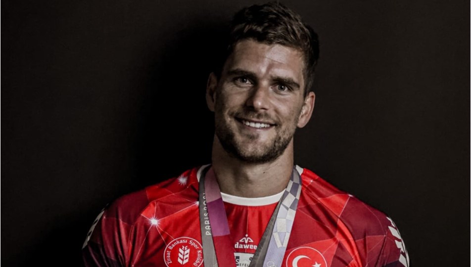 Lucas Torreira ile ayrılan Devrim Özkan bakın kiminle görüntülendi! Hande Baladın detayı dikkat çekti