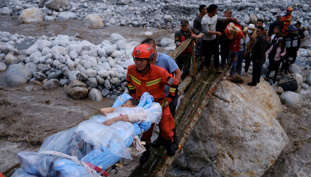 Çin'de deprem: En az 65 ölü
