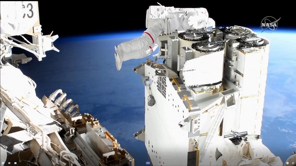 Astronotların 6 saatlik uzay yürüyüşü tamamlandı: Nefes kesen kareler - 19