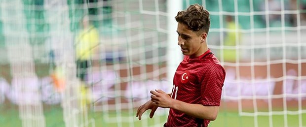 emre mor.jpg