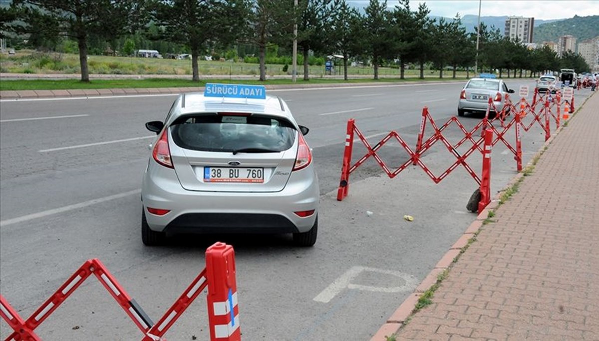 Ehliyet sınavlarında düzenleme: Süre uzadı, park manevrası değişti