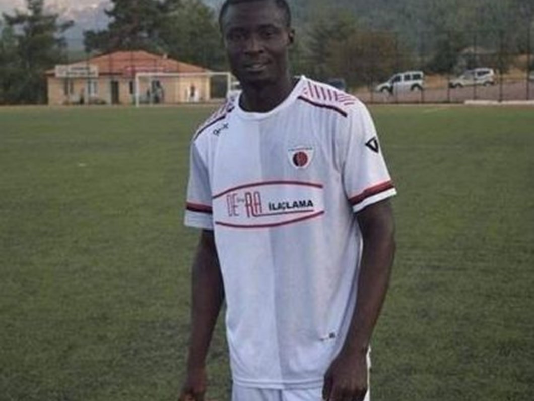 Macta Kalp Krizi Geciren Nijeryali Futbolcu Hayatini Kaybetti Ntv