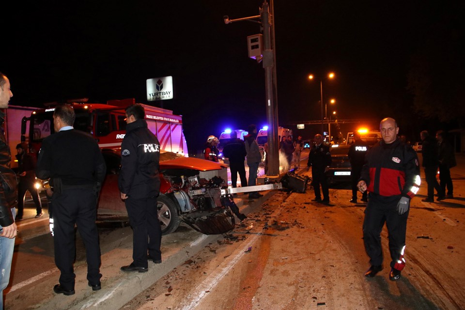 Düzce'de iki ayrı kaza: 2 ölü, 8 yaralı - 2
