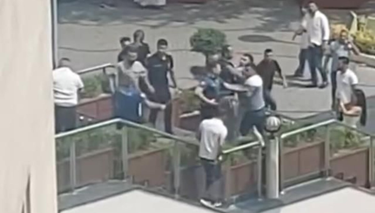 Duruşma sonrası karşılaşan taraflar birbirine girdi: 8 gözaltı Duruşma sonrası karşılaşan taraflar birbirine girdi: 8 gözaltı