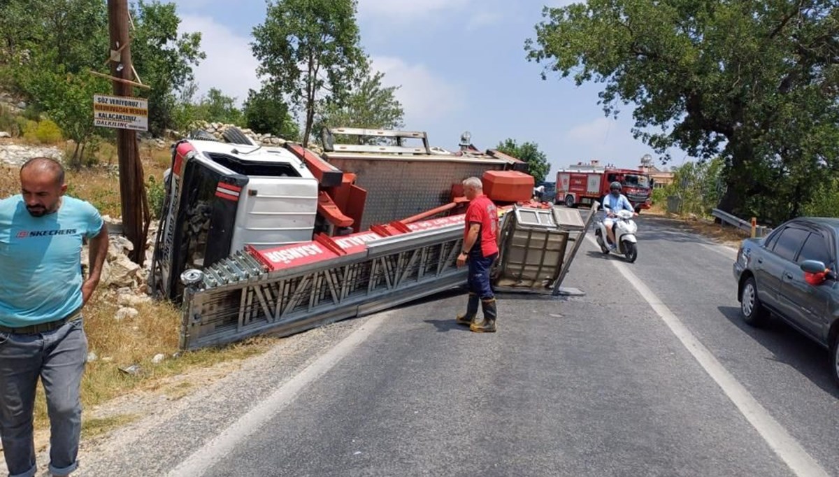 Evden eve nakliye kamyoneti devrildi: 1 yaralı