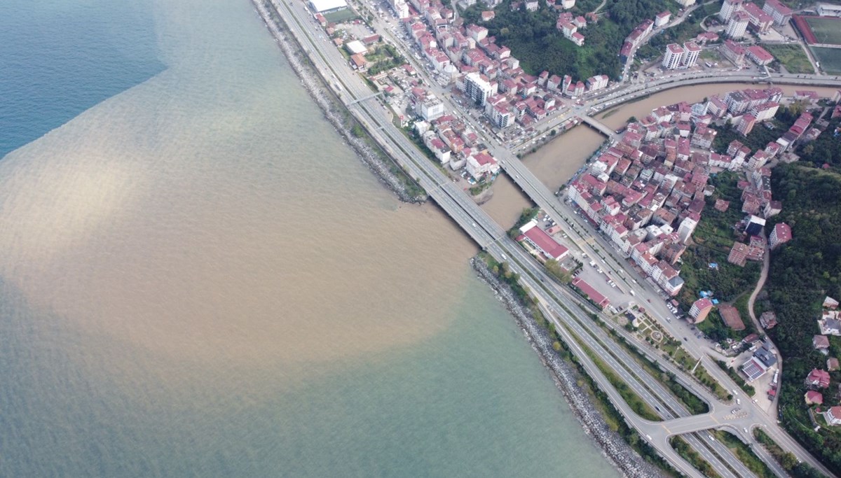 Karadeniz'in rengi değişti Karadeniz'in rengi değişti