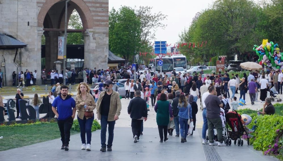 Edirne'ye turist akını: Adım atacak yer kalmadı