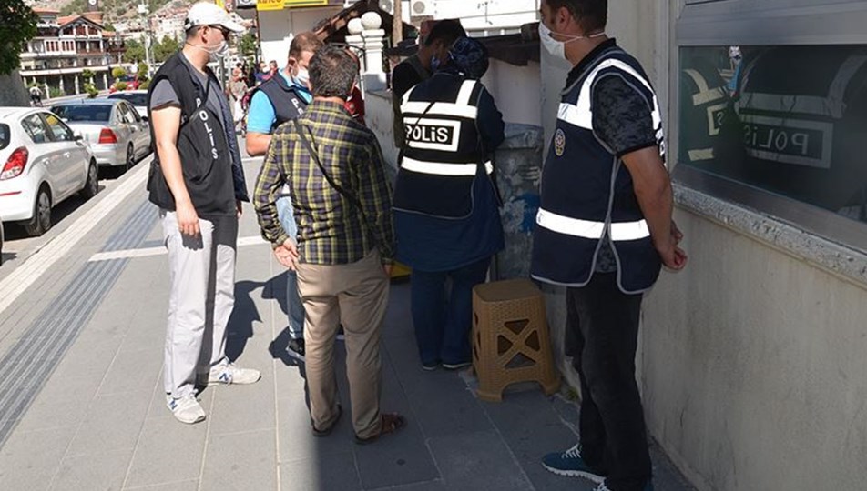 Açık alanda dansa 107 bin lira ceza