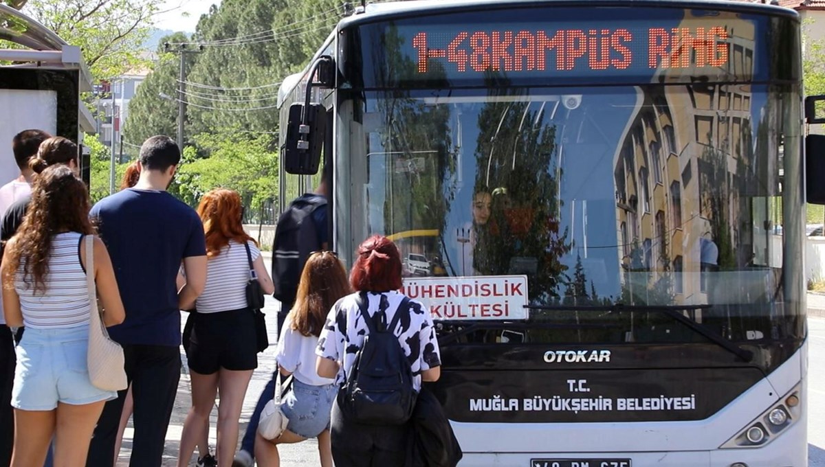 Öğrenciye toplu taşıma 1 TL oldu Öğrenciye toplu taşıma 1 TL oldu