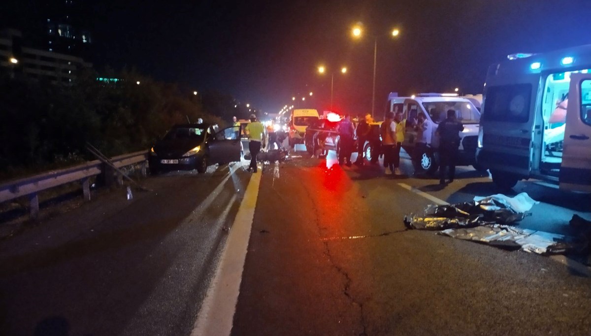 Ümraniye'de otomobile çarpan motosikletin sürücüsü hayatını kaybetti Ümraniye'de otomobile çarpan motosikletin sürücüsü hayatını kaybetti