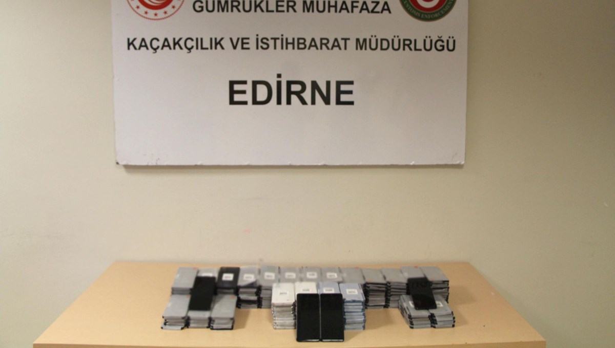 Kapıkule'de 2 milyon lira değerinde kaçak telefon ele geçirildi Kapıkule'de 2 milyon lira değerinde kaçak telefon ele geçirildi