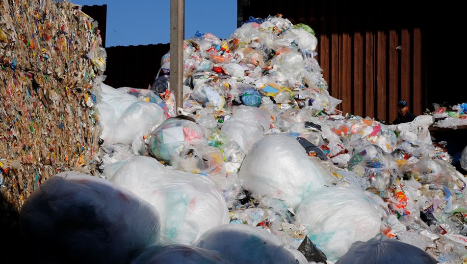 Plastik atıklar birkaç ay içerisinde binlerce kilometre yol gidiyor