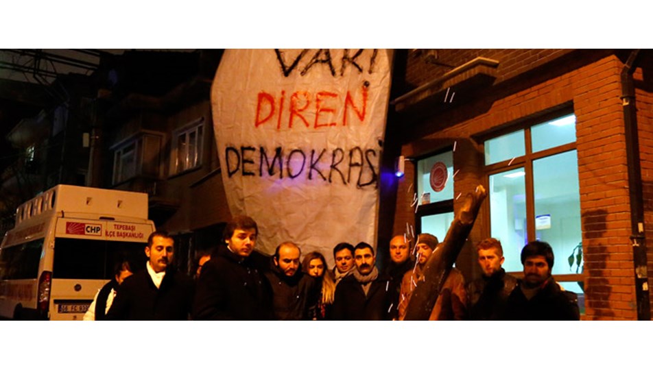 CHP'de pankartlı eylem