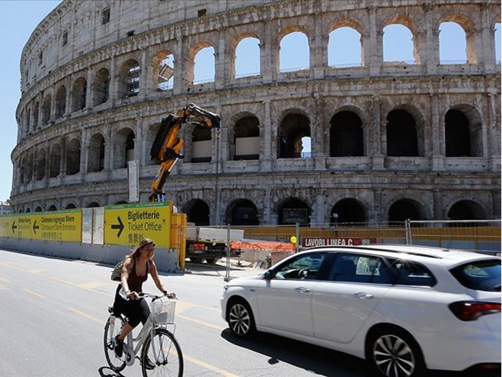 İtalya 3 Haziran'dan itibaren sınırlarını AB ülkelerine açıyor İtalya 3 Haziran'dan itibaren sınırlarını AB ülkelerine açıyor
