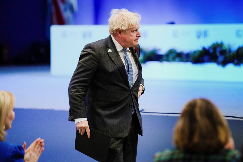 Boris Johnson kiralık takım elbise giydi - 1