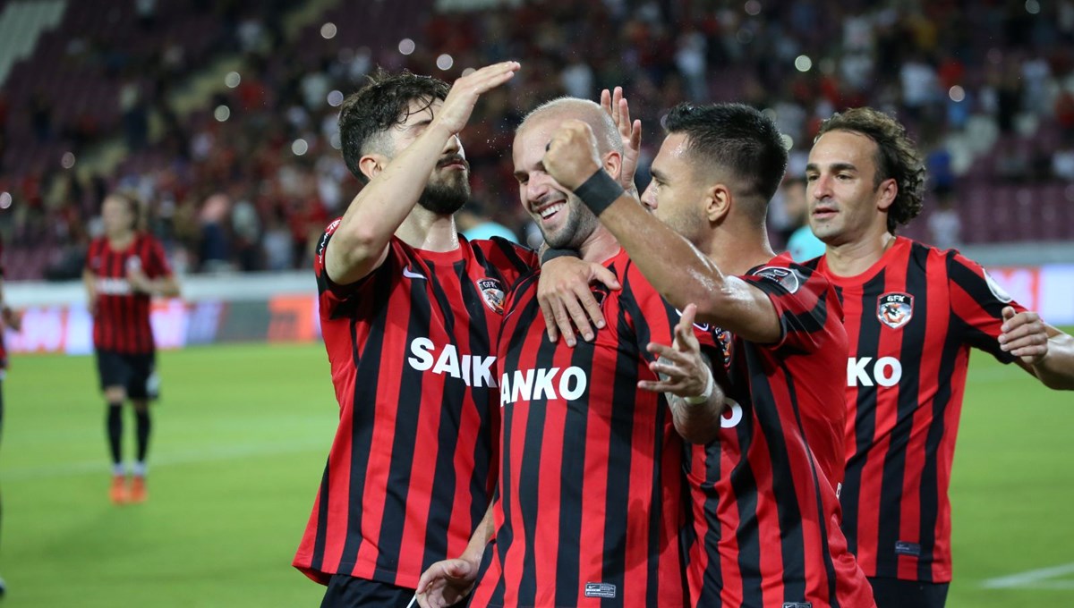 Gaziantep FK, Antalyaspor'u farklı mağlup etti Gaziantep FK, Antalyaspor'u farklı mağlup etti