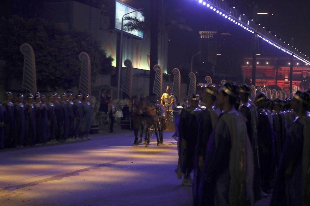 Mısır’da 18 kral ve 4 kraliçenin mumyası kortej eşliğinde müzeye taşındı - 8