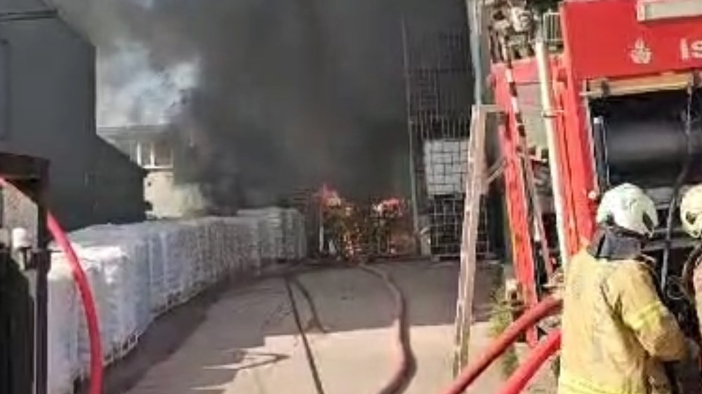 Tuzla'daki Fabrika Yangını: Alevler Kontrol Altında 73