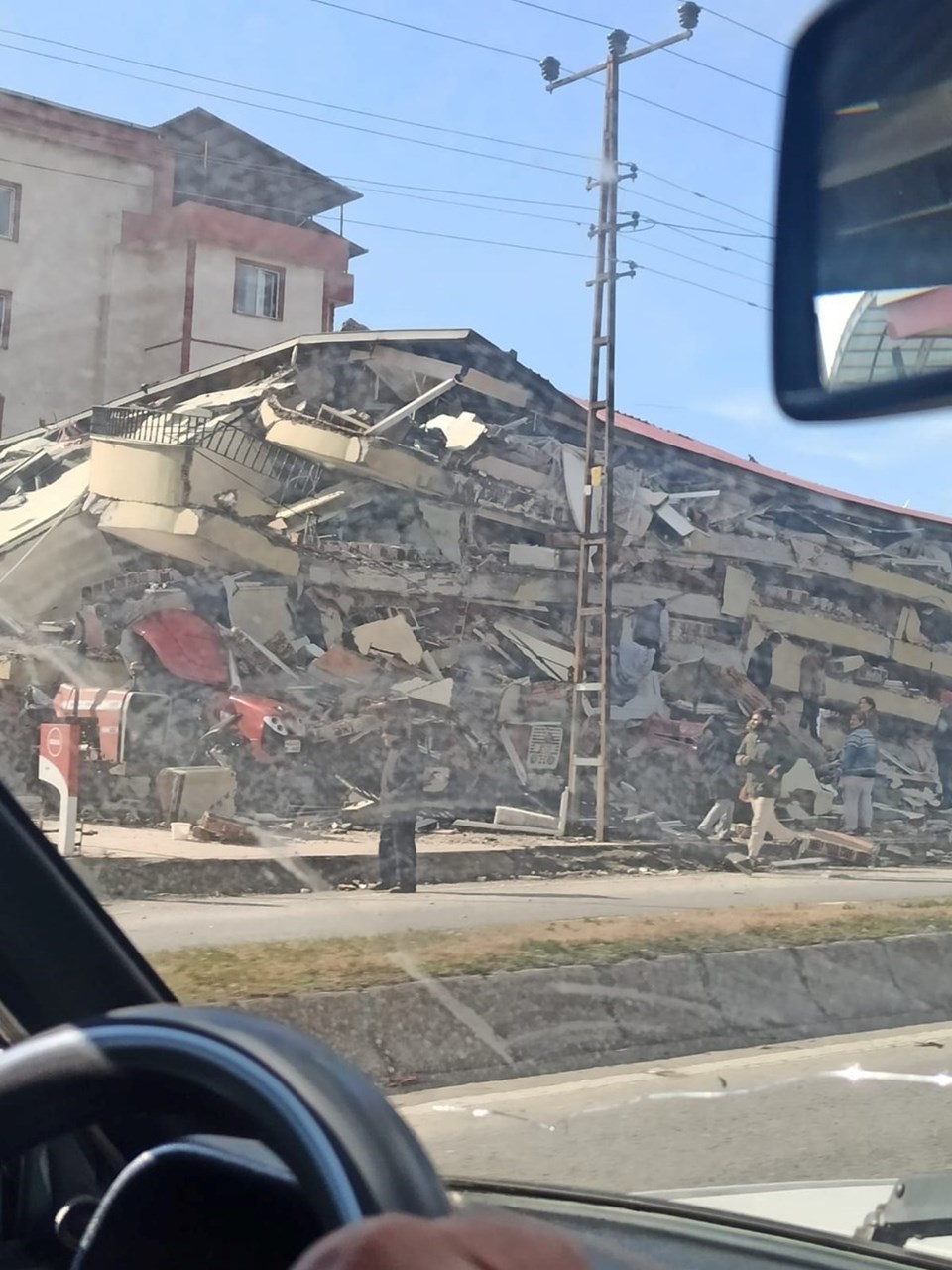 Kahramanmaraş'ta 618 yıl hapisle yargılanırken tahliye edildi... Kolon kesen müteahhit firarda! - 2