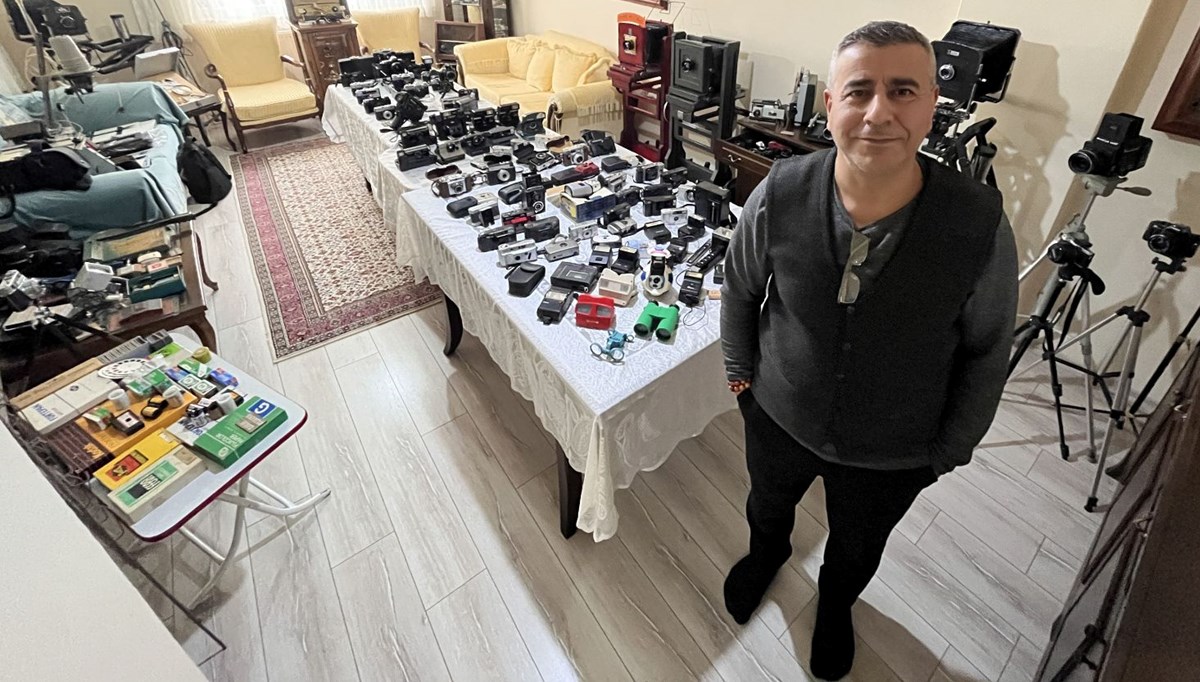 Emekli makinist 43 yıllık fotoğrafçılık tutkusunu evinde 1000 parçalık koleksiyona dönüştürdü