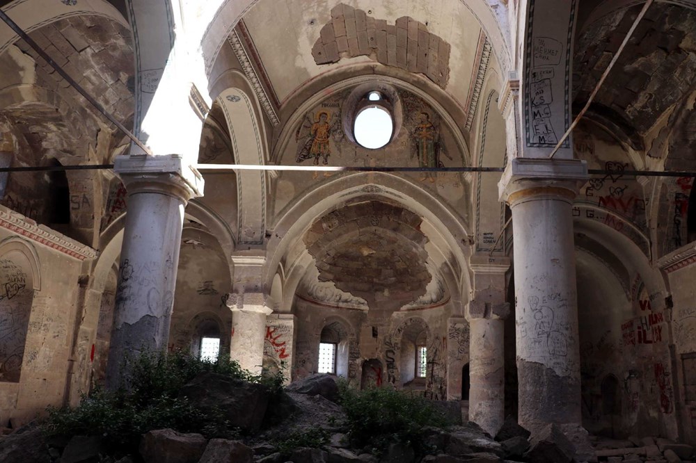 Definecilerin tahrip ettiği tarihi kilise, restore edilecek - 9