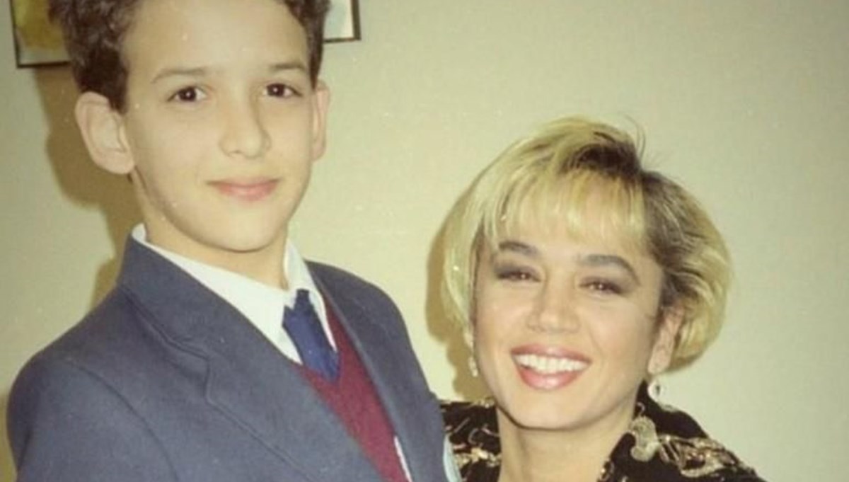 Murat Evgin'den nostaljik paylaşım (Ünlülerin çocukluk ve gençlik halleri) Murat Evgin'den nostaljik paylaşım (Ünlülerin çocukluk ve gençlik halleri)
