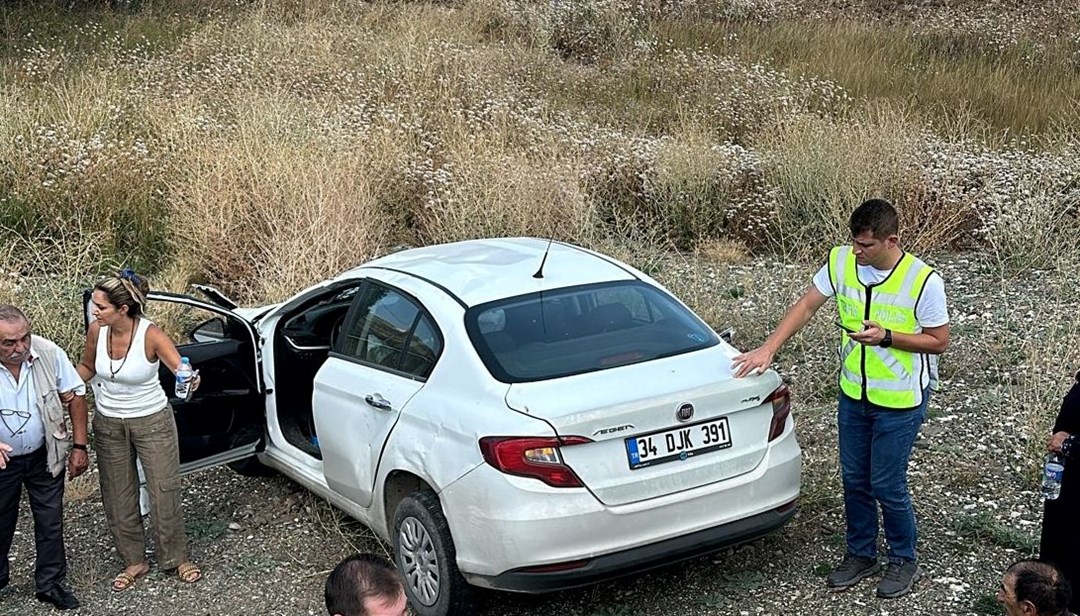 Erzincan'da iki otomobilin çarpıştığı kazada 5 kişi yaralandı