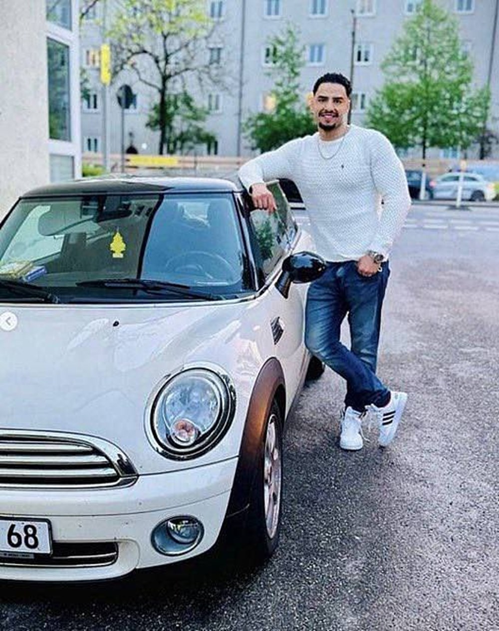 Avusturya'da kan donduran saldırı: 7 kişiyi bıçakladı, oturup güldü - 4