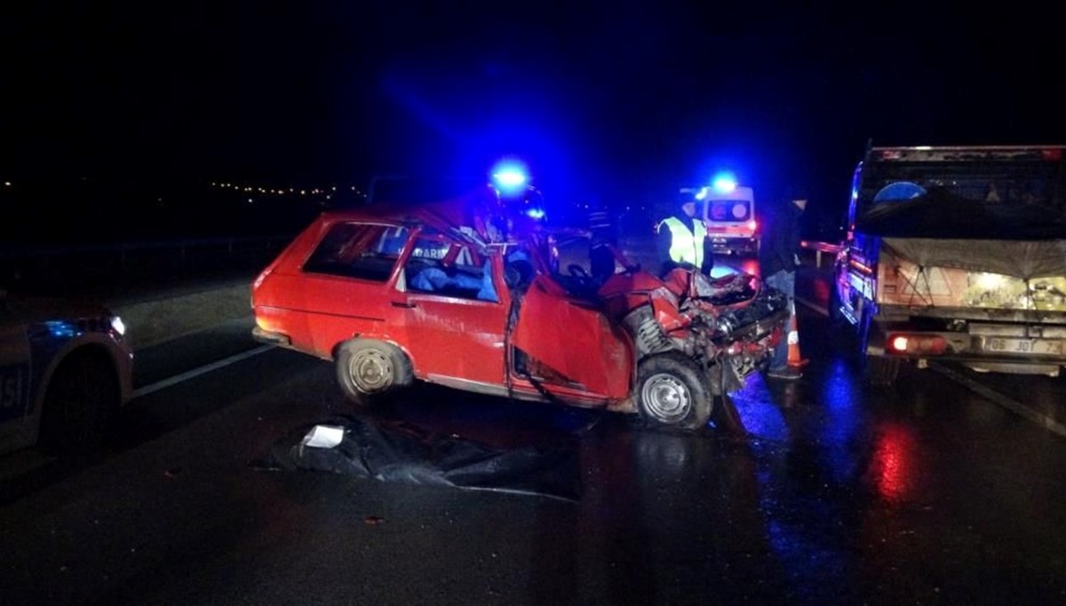 Tokat'ta feci kaza | Kamyona arkadan çarpan araçtaki 2 kişi öldü