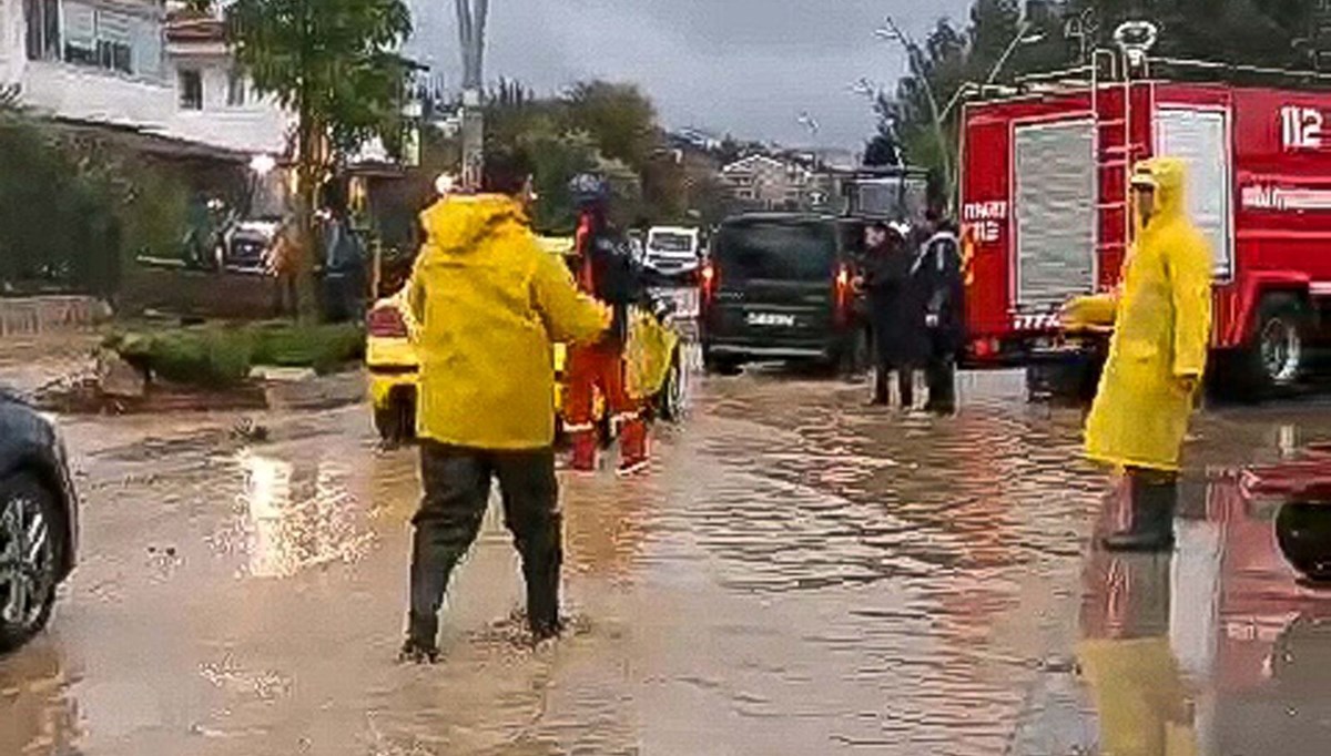 Datça'da 16 ev ve 2 iş yerini su bastı Datça'da 16 ev ve 2 iş yerini su bastı