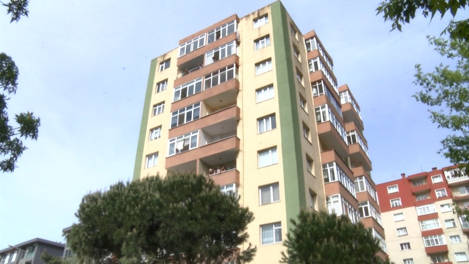 İstanbul'da 6. kattan düşen kadın hayatını kaybetti - 1