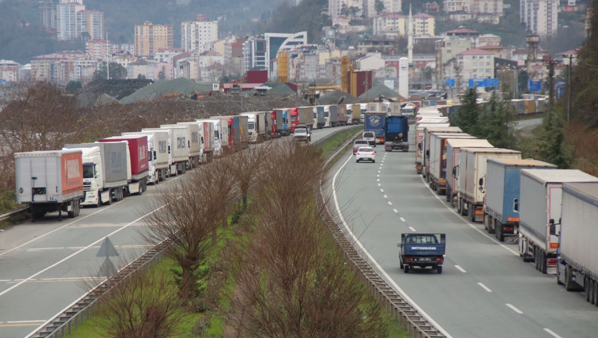 Sarp Sınır Kapısı'nda 29 kilometrelik TIR kuyruğu