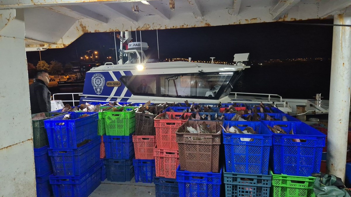 Yasak avlanmada kullanılan tüm ekipmanlara el konuldu. Yasak avlanmada kullanılan tüm ekipmanlara el konuldu.