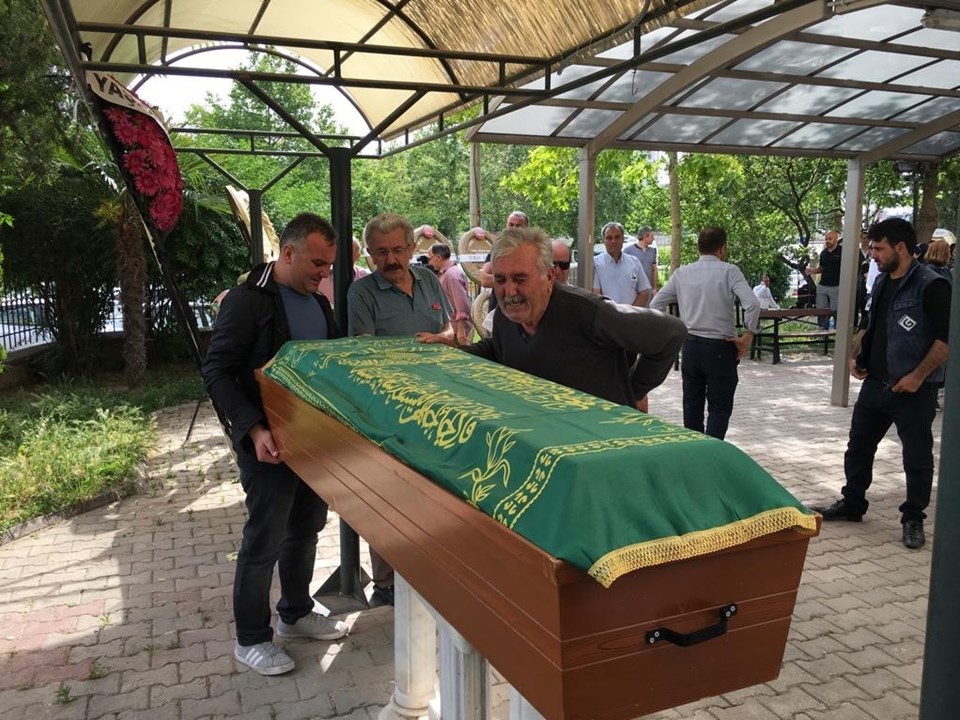 Siyanürlü limonata ile ölen anne ve baba için cenaze töreni düzenlendi - 1