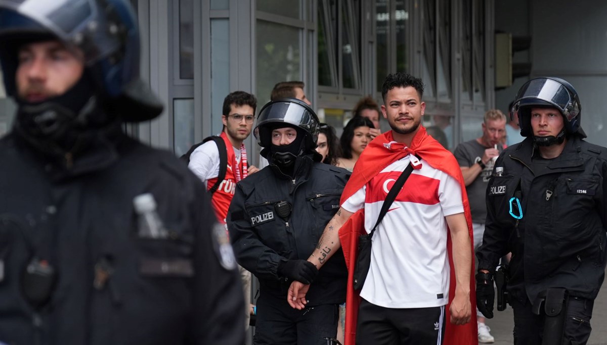 Berlin'de Türk taraftarlara gözaltı