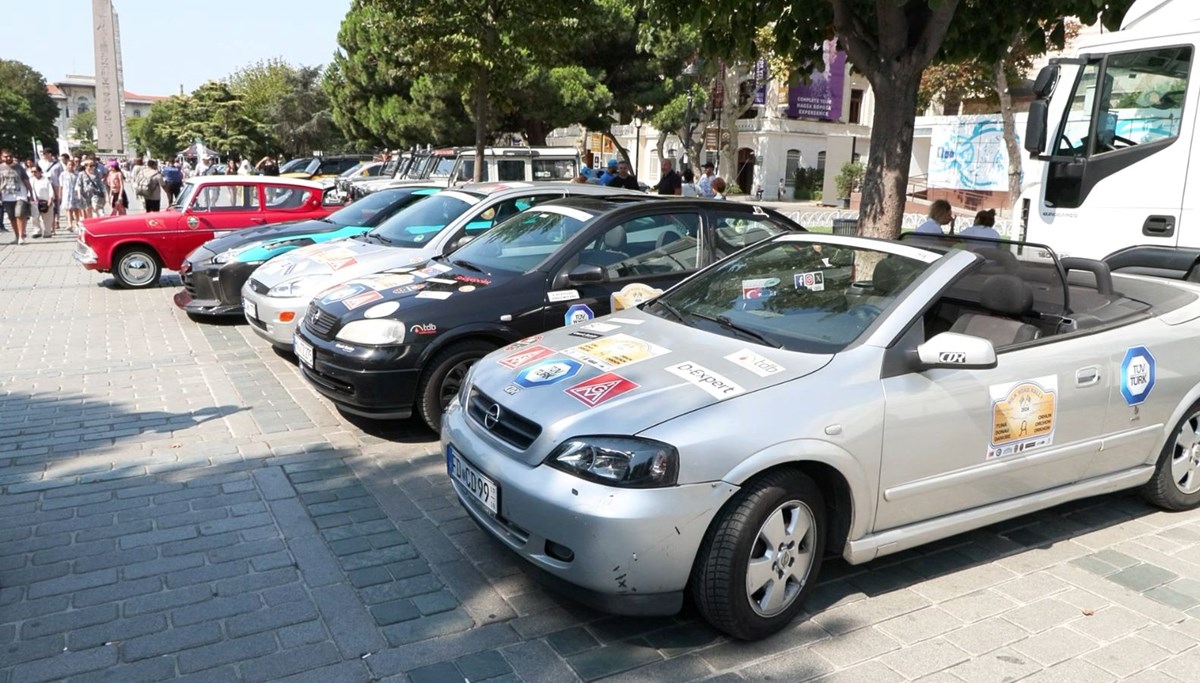 İpek Yolu Rallisi Sultanahmet Meydanı'ndan başladı İpek Yolu Rallisi Sultanahmet Meydanı'ndan başladı