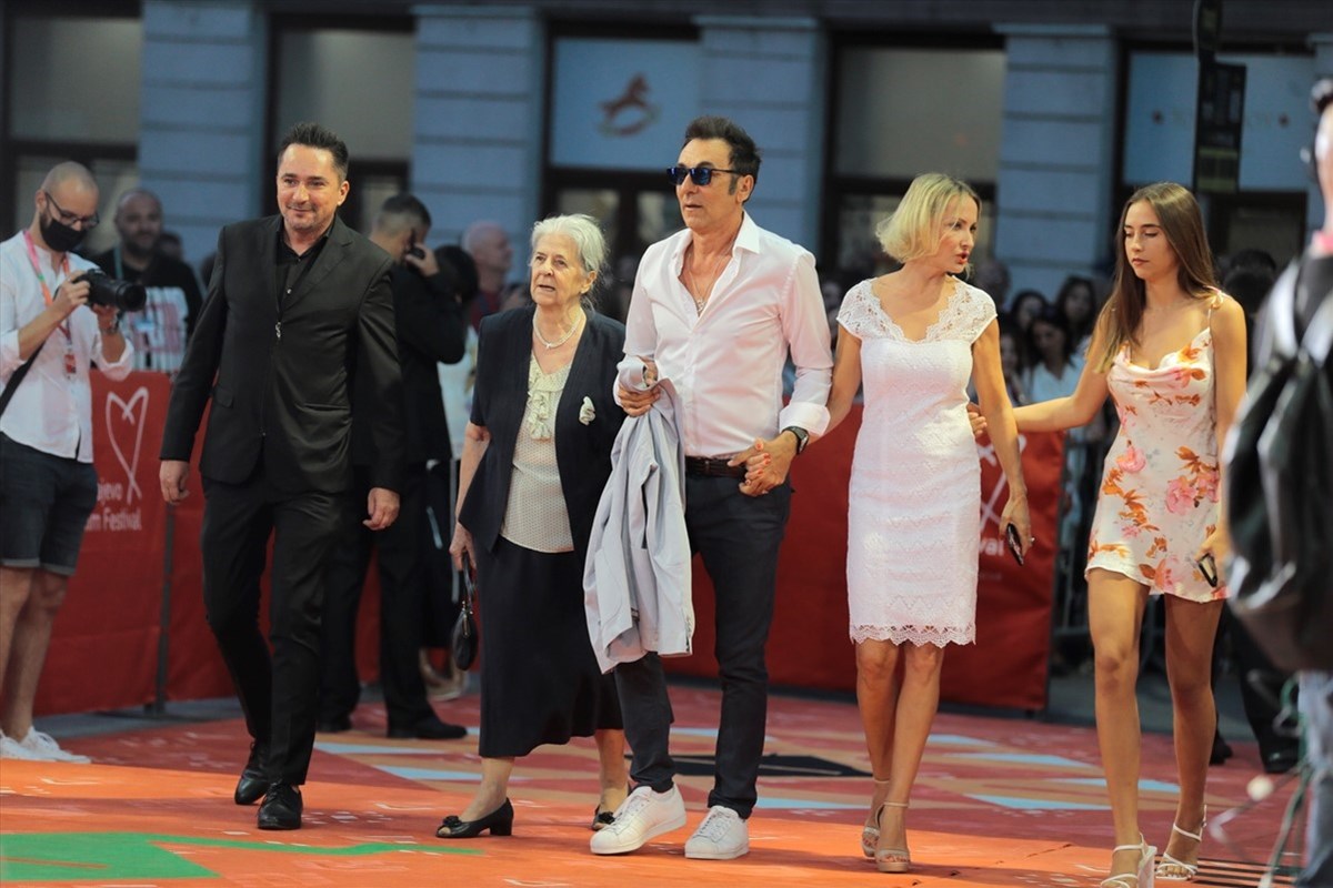 Birbirine komşu iki köfte ustasını konu alan film, başta Saraybosna ve Mostar